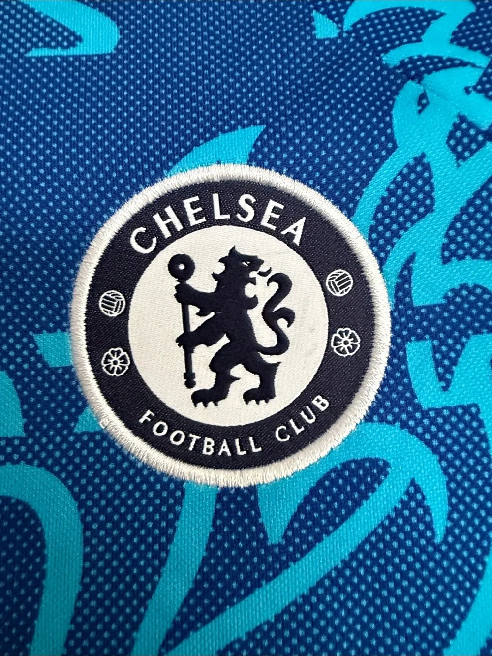 Nike Chelsea FC Youth Pre game Jersey in Royal & Light Blue